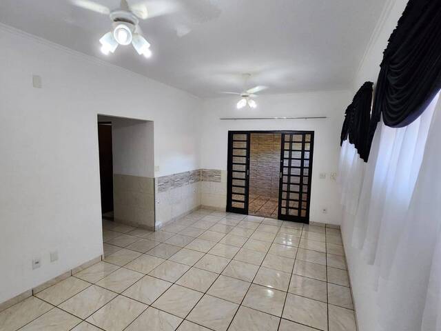 Casa para Locação em Ribeirão Preto - 2